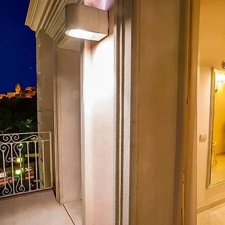Palace 4*