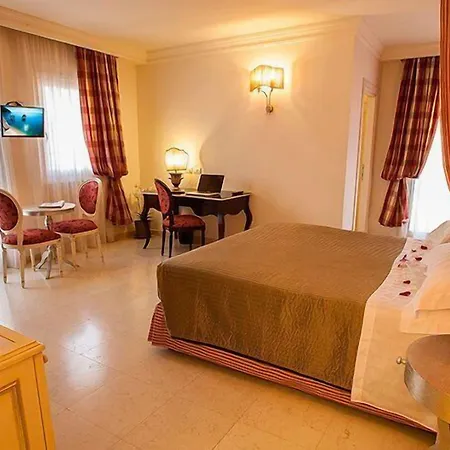 Palace 4*