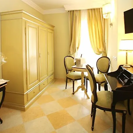מלון Palace 4*