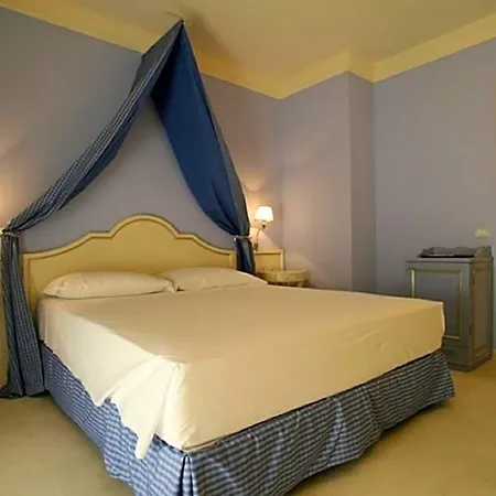Palace Hotell 4*