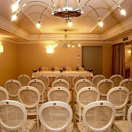 Palace Hotell 4*